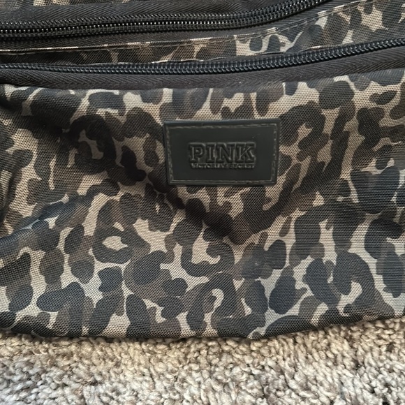 PINK VS Leopard Belt Bag - Picture 2 of 5